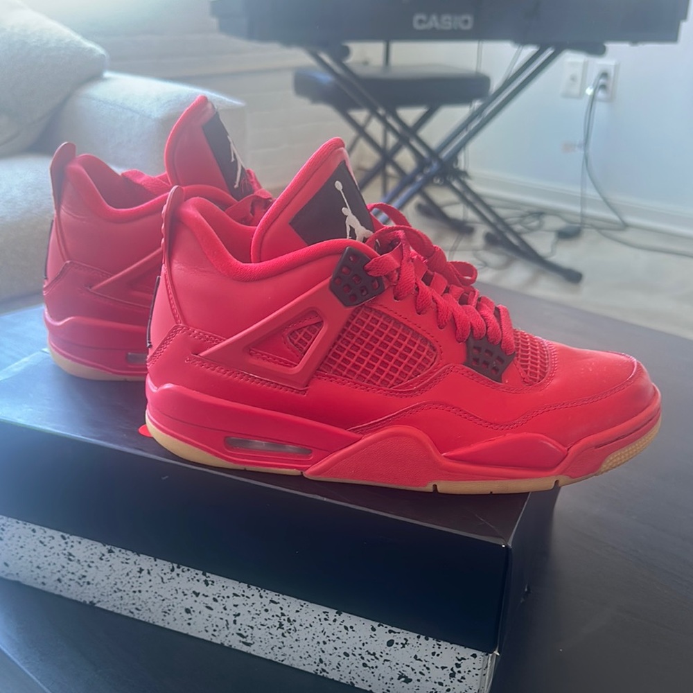 Air Jordan 4 Retro NRG - Woman’s size 9